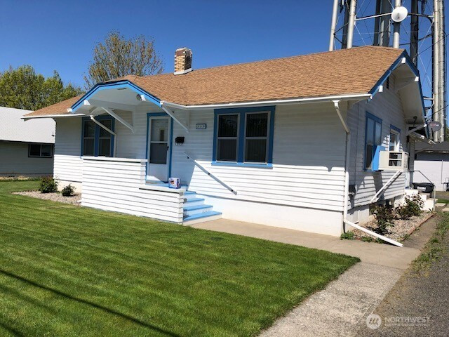 303 SE 6th Street SW, College Place, WA 99324