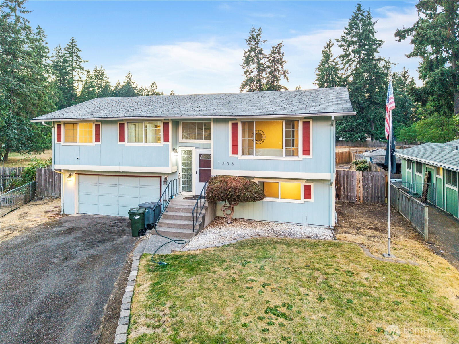 1306 Sherwood Court E, Tacoma, WA 98445