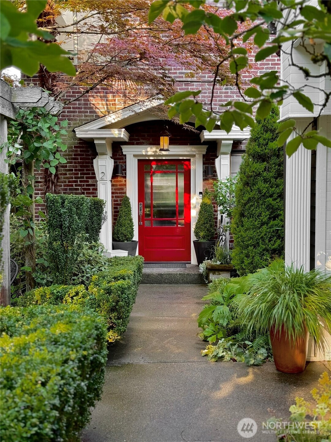 1013 Summit Avenue E, Seattle, WA 98102