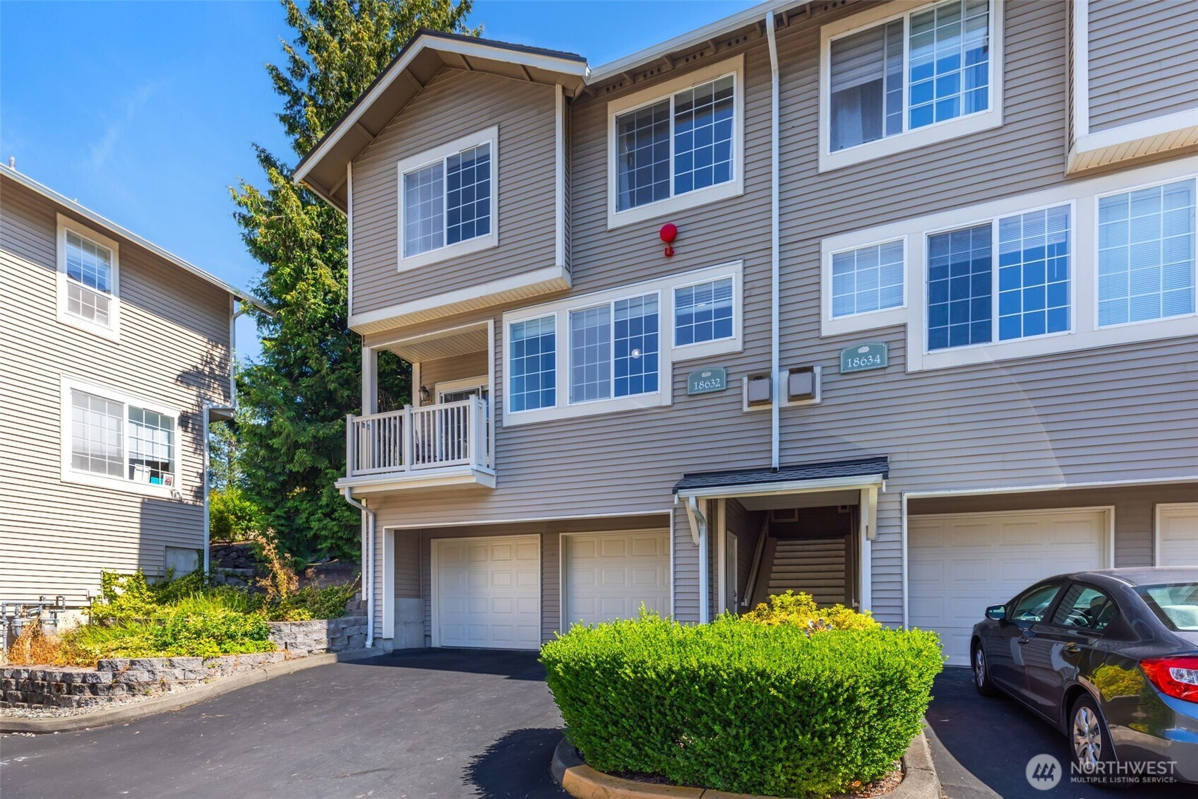 18632 NE 55th Way, Redmond, WA 98052
