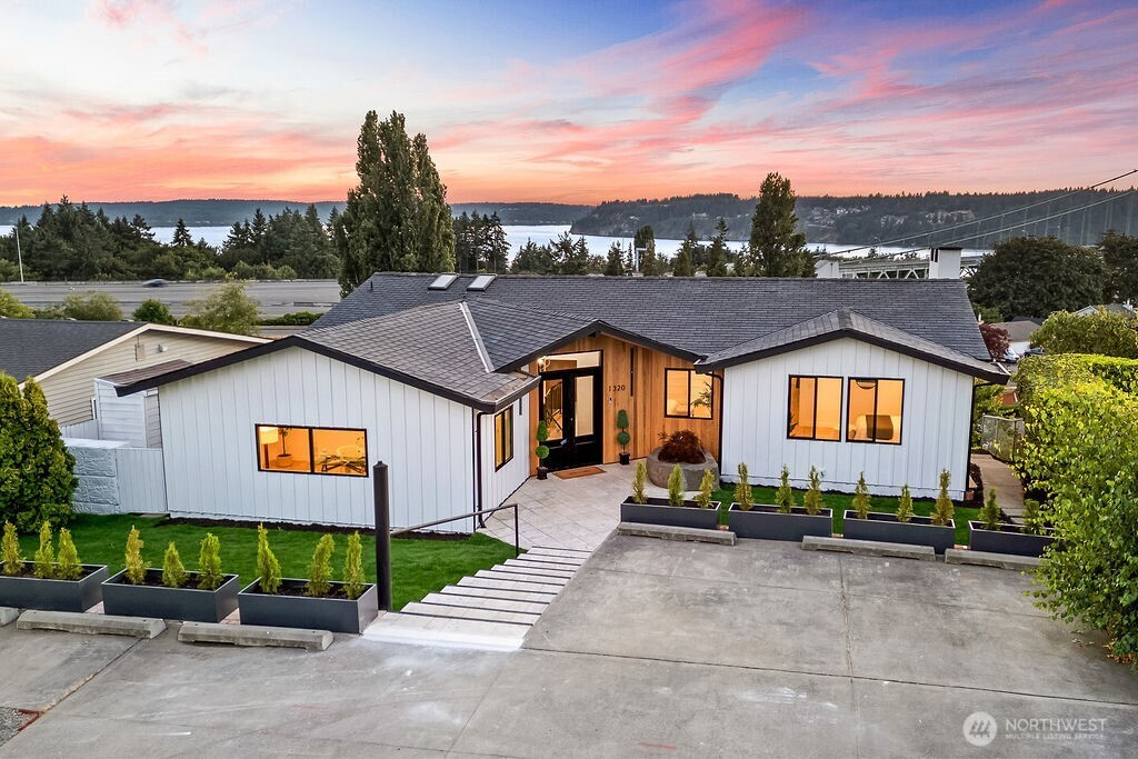 1320 N Fir Street, Tacoma, WA 98406