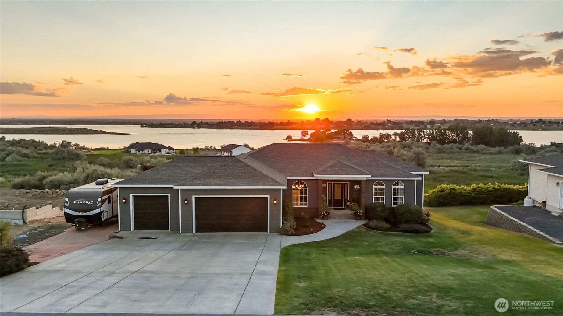 446 SE Viewmont Drive, Moses Lake, WA 98837