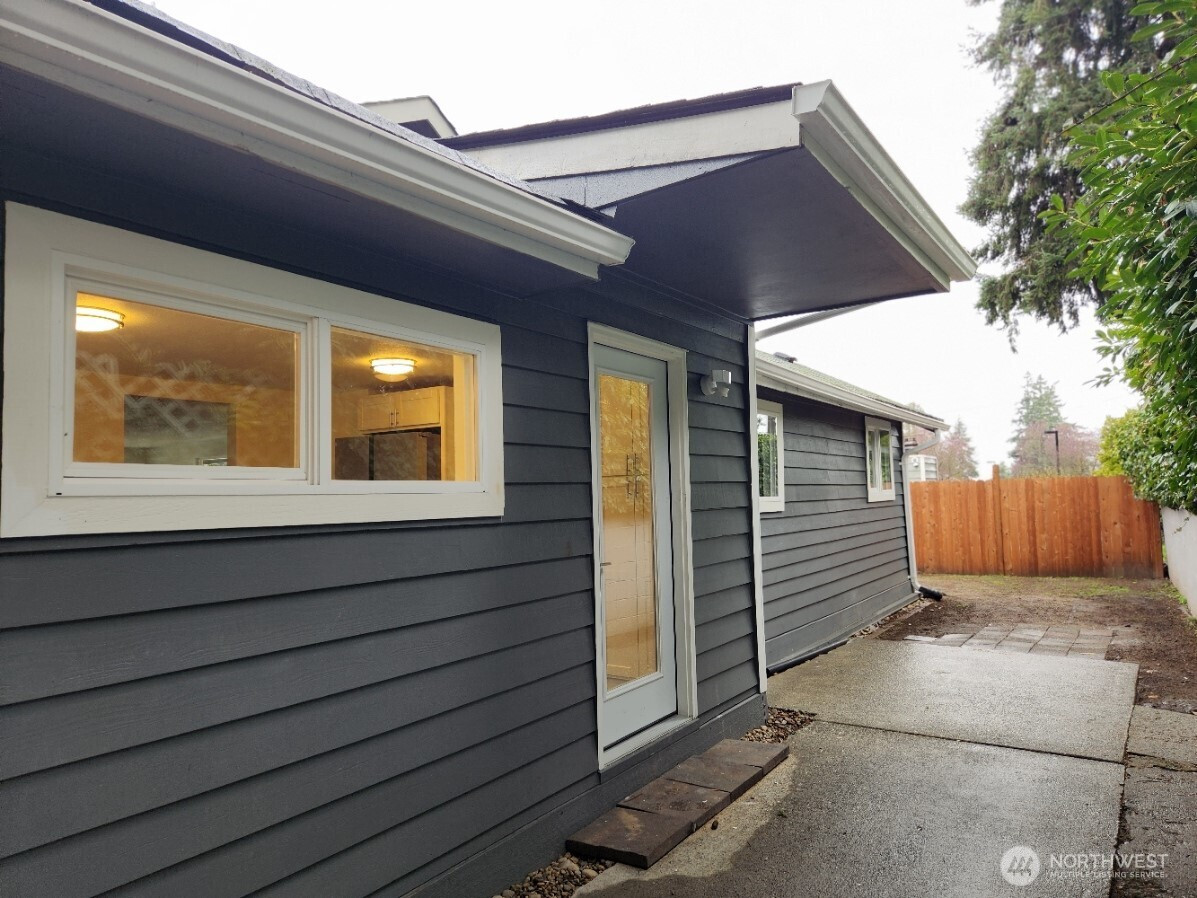 2040 NW 196th Street, Shoreline, WA 98177