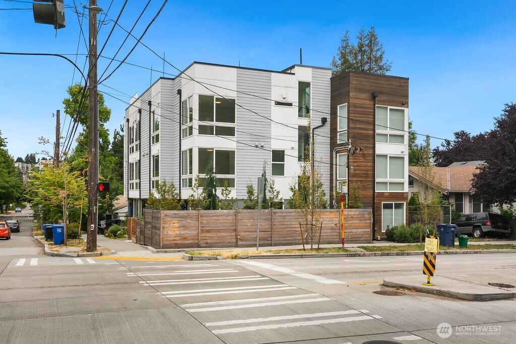 2400 SW Genesee Street, Seattle, WA 98106