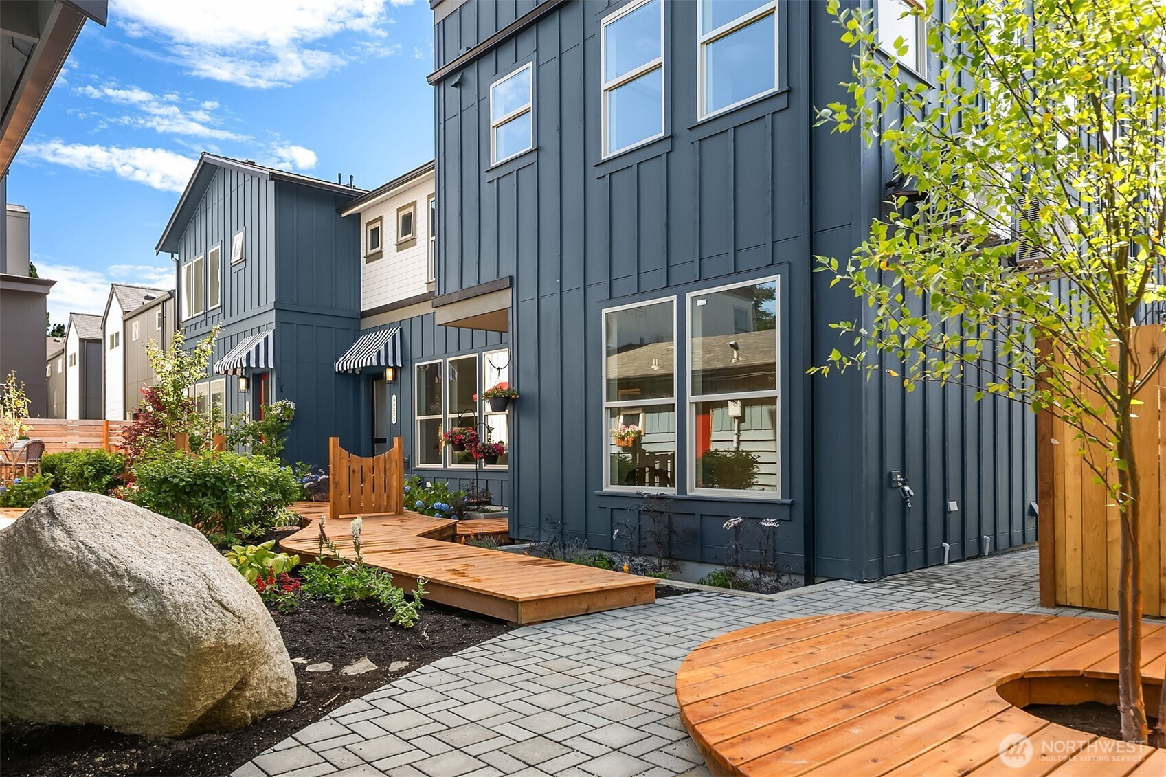 5033 25th Avenue SW, Seattle, WA 98106