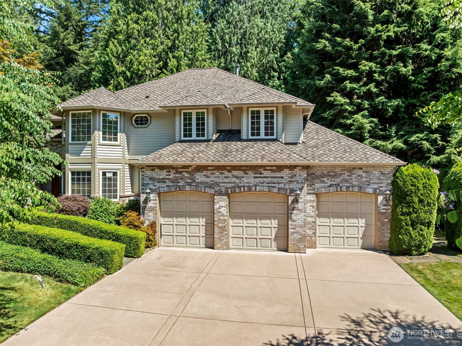 19710 222nd Avenue NE, Woodinville, WA 98077