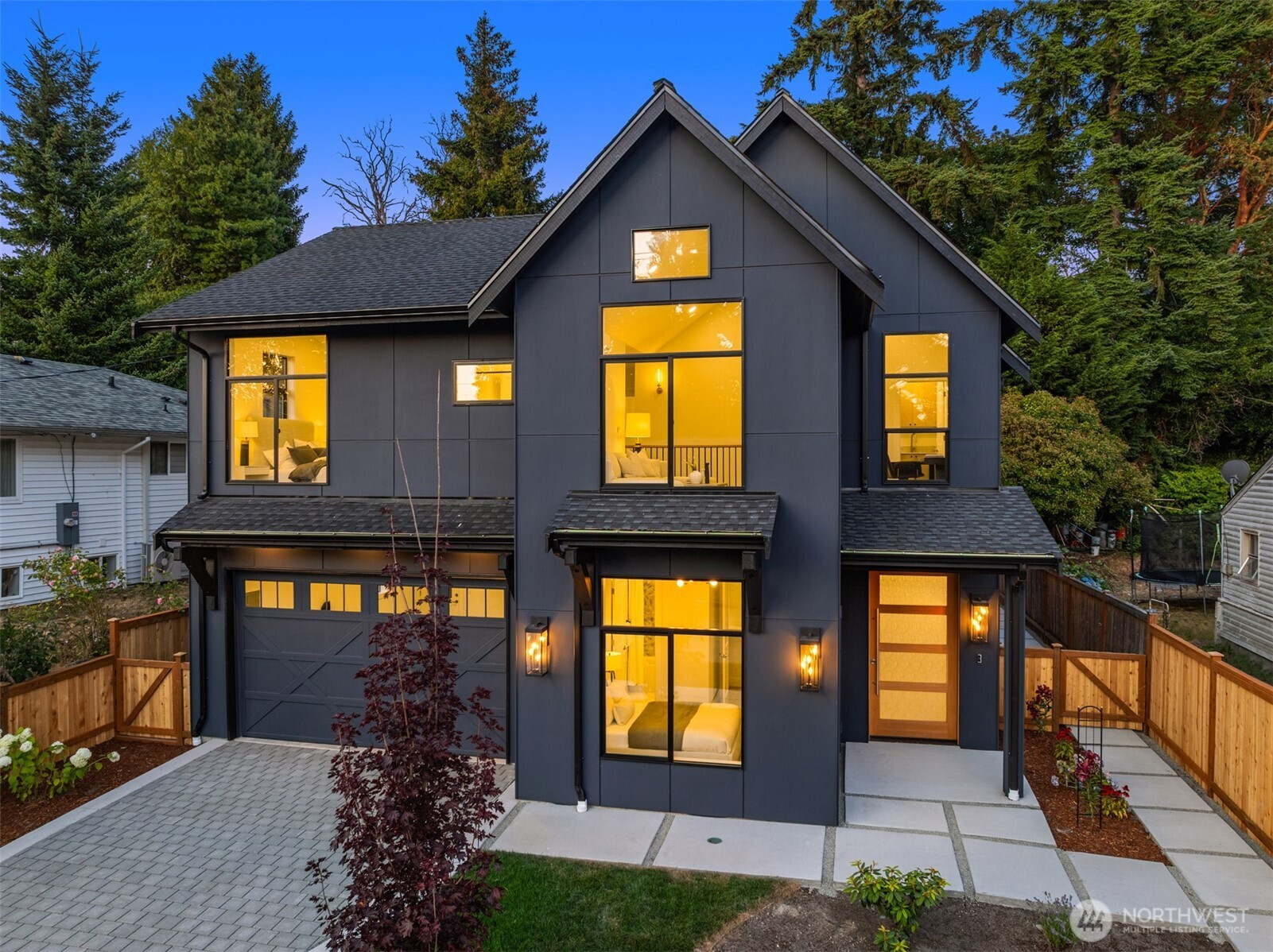 3832 32nd Avenue W, Seattle, WA 98199