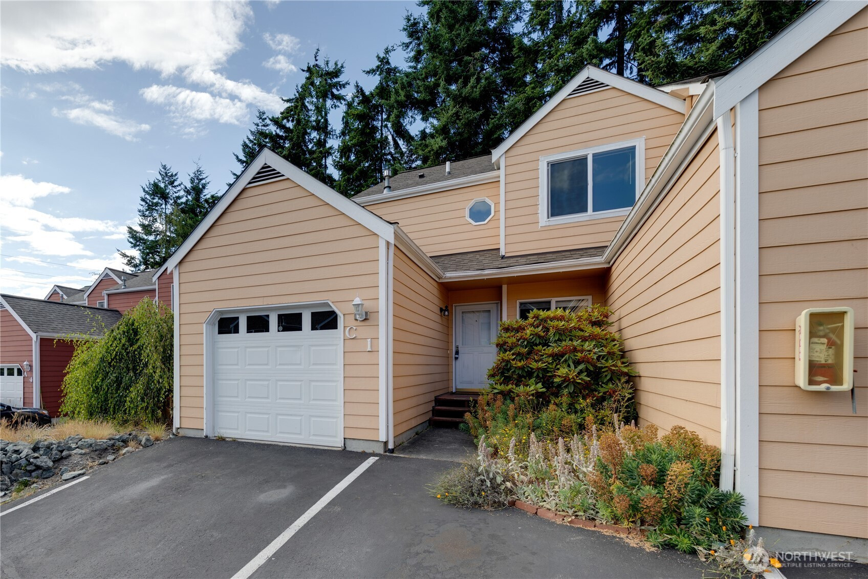 1250 SW Heller Road, Oak Harbor, WA 98277