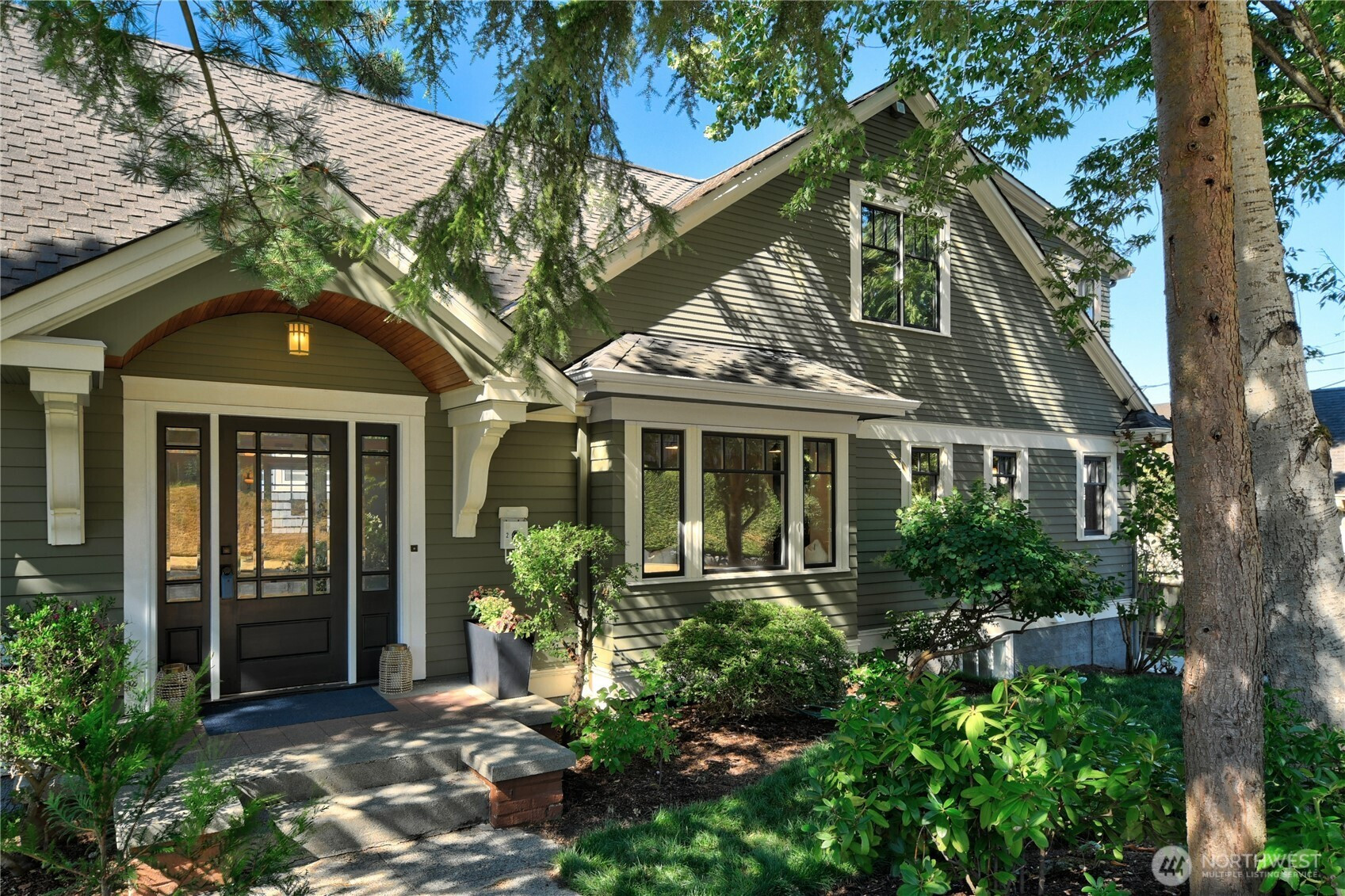 2 Fulton Street, Seattle, WA 98109