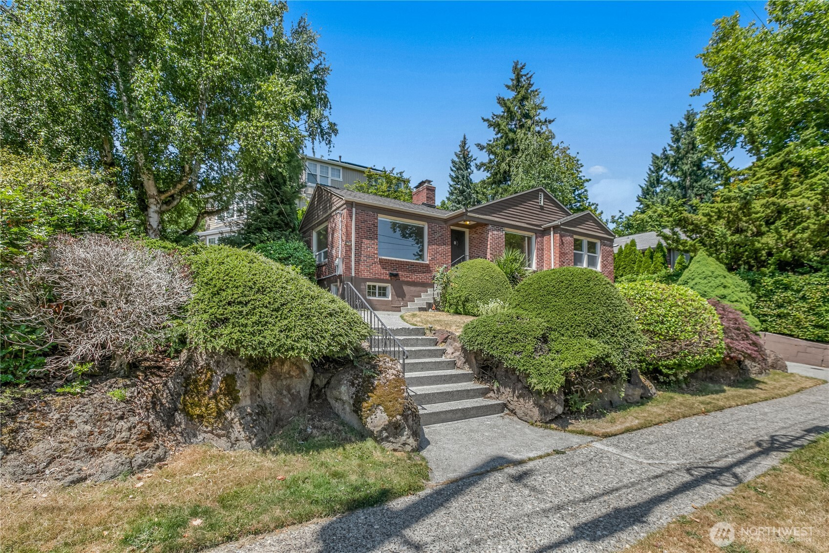 5703 39th Avenue NE, Seattle, WA 98105