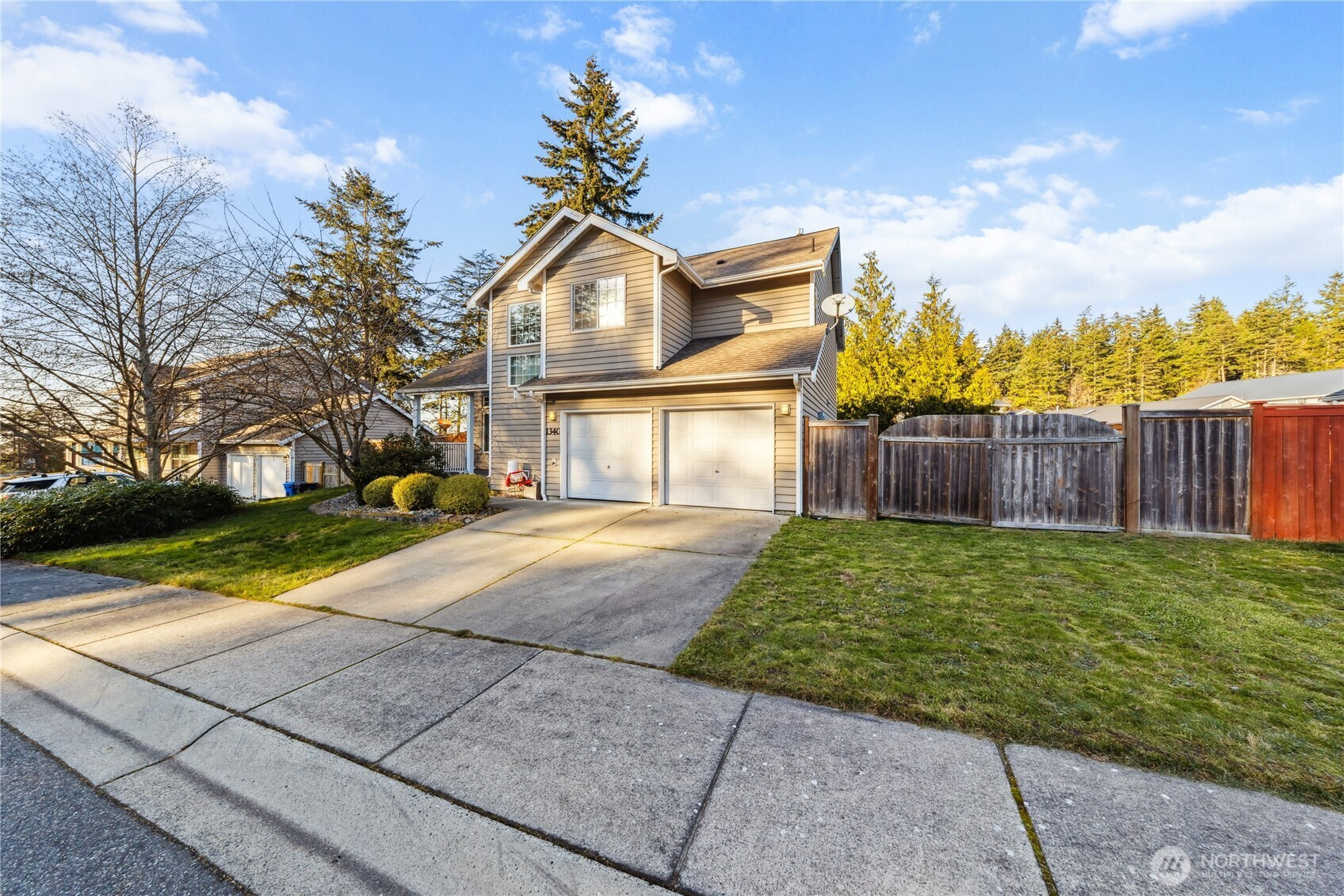 1340 NW Redwing Drive, Oak Harbor, WA 98277