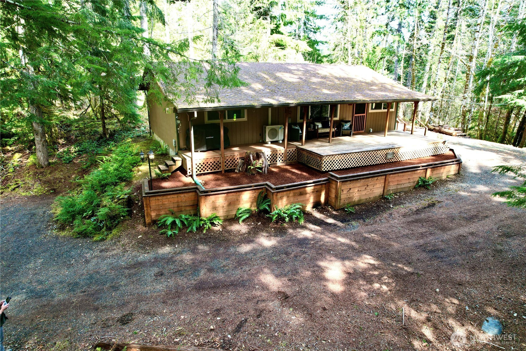 961 N Potlatch Drive, Hoodsport, WA 98548