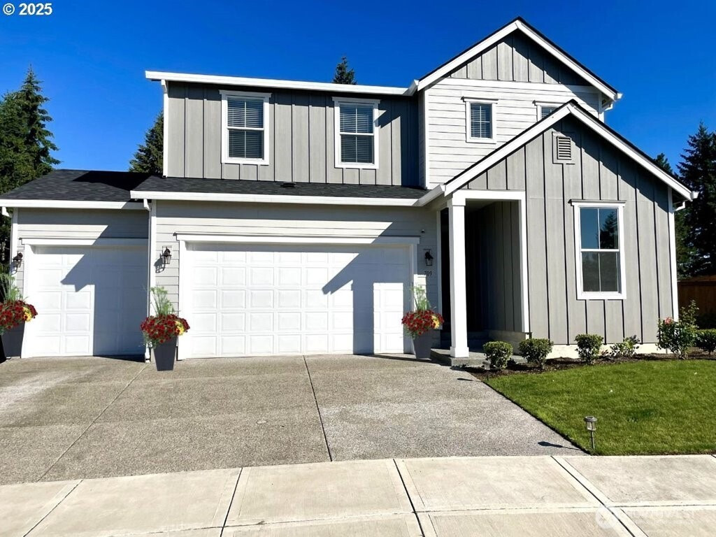 709 N Kemper Loop, Ridgefield, WA 98642