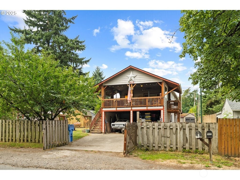 1425 S 6th Avenue, Kelso, WA 98632