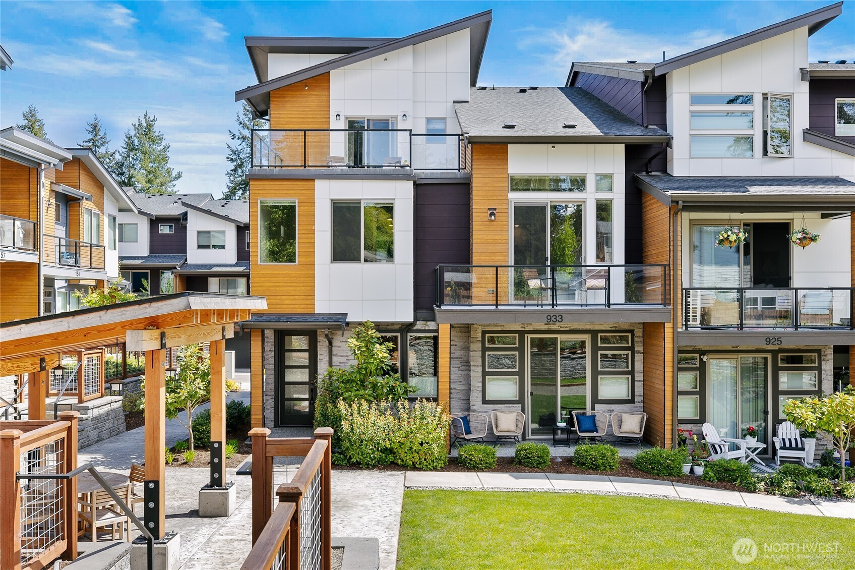 933 Dove Tail Lane NW, Bainbridge Island, WA 98110