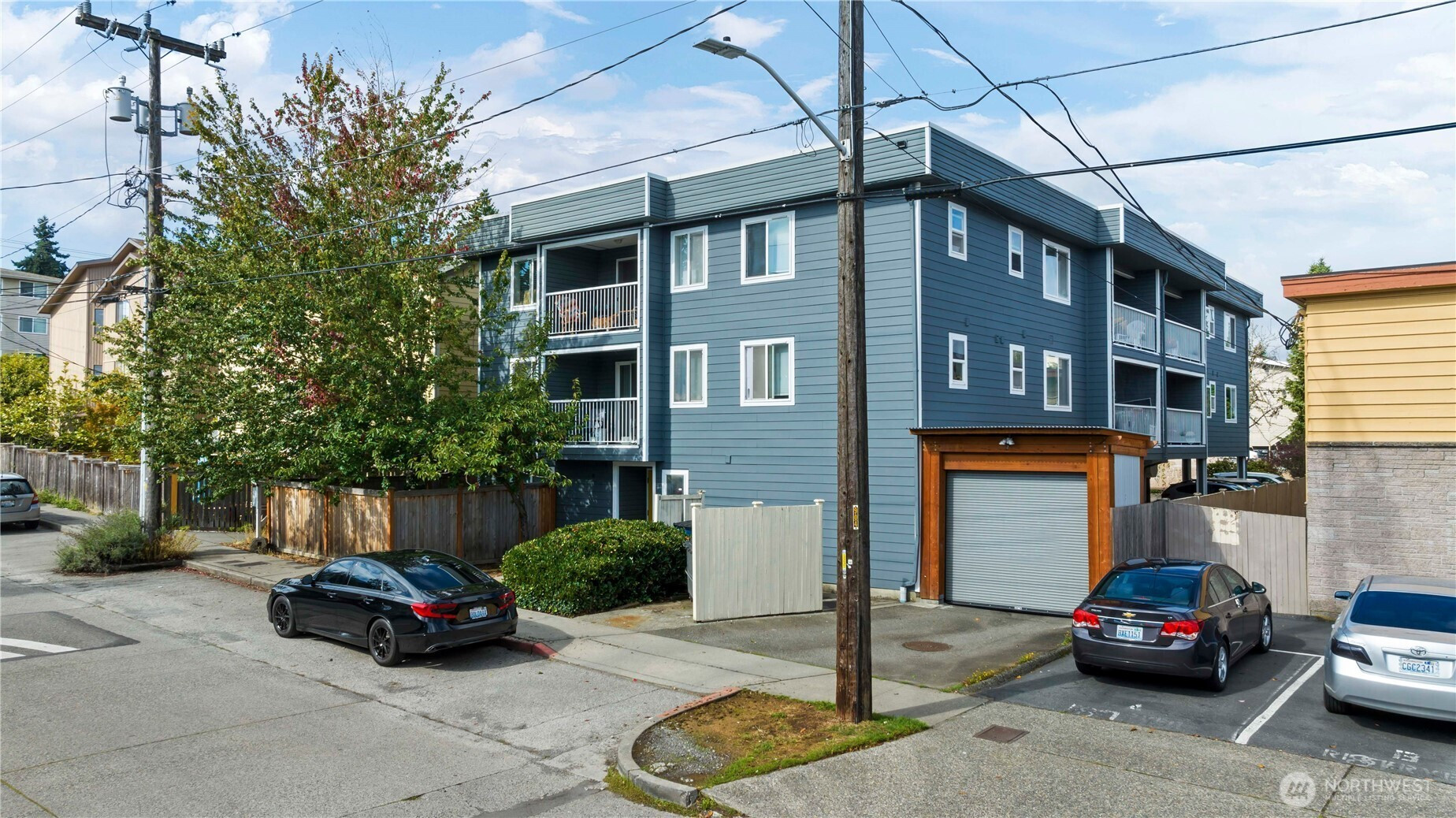 910 N 95th Street, Seattle, WA 98103