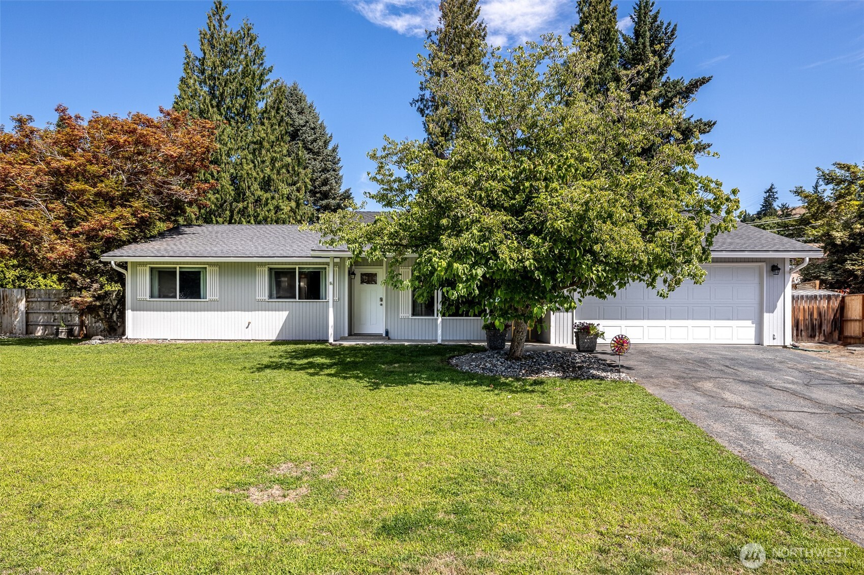 1301 Bel Air Drive, East Wenatchee, WA 98802