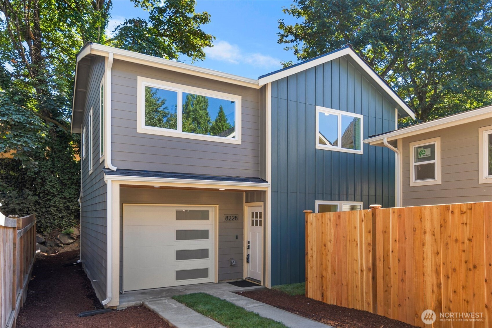 8228 Meridian Avenue N, Seattle, WA 98103