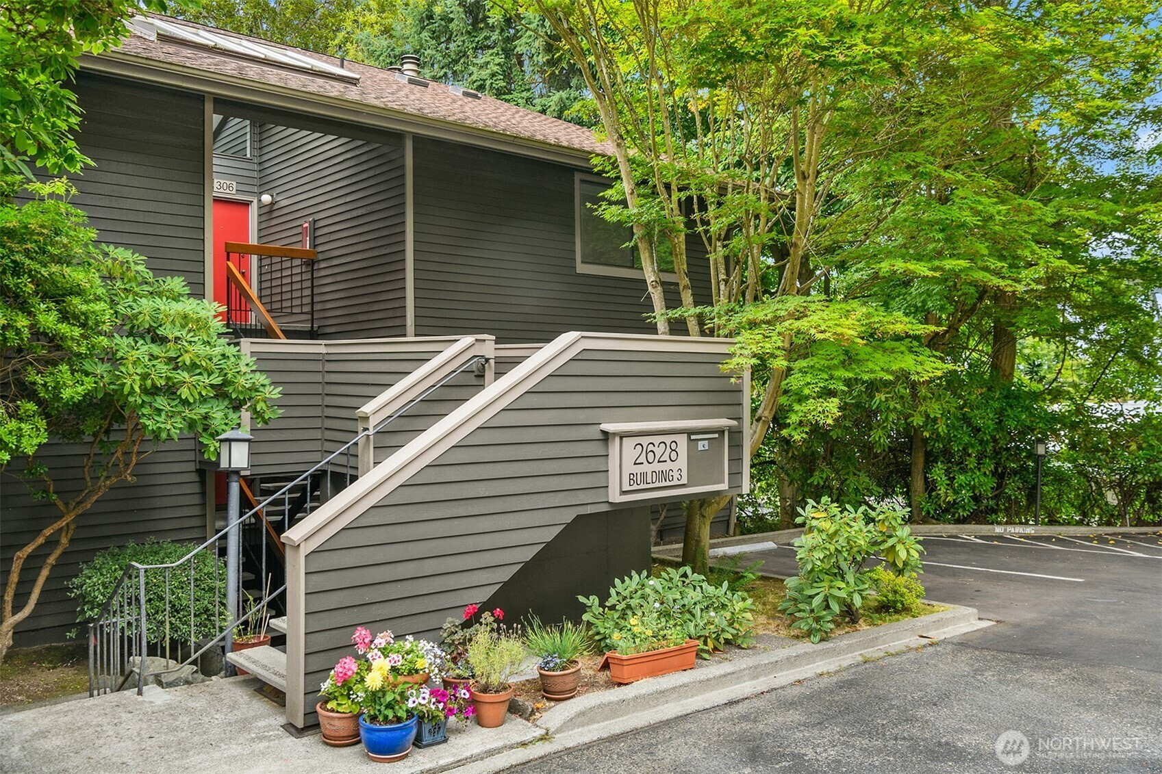2628 4th Avenue N, Seattle, WA 98109