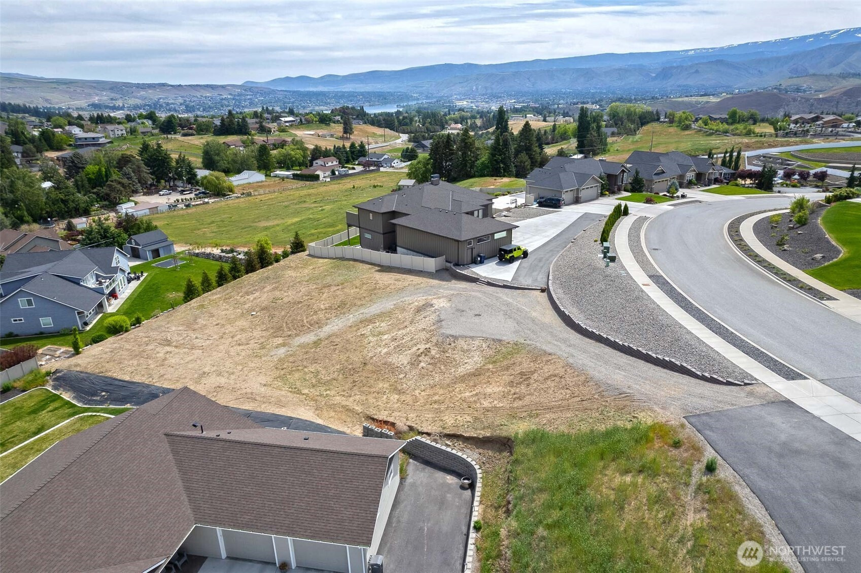 858 Autumn Crest Drive, Wenatchee, WA 98801