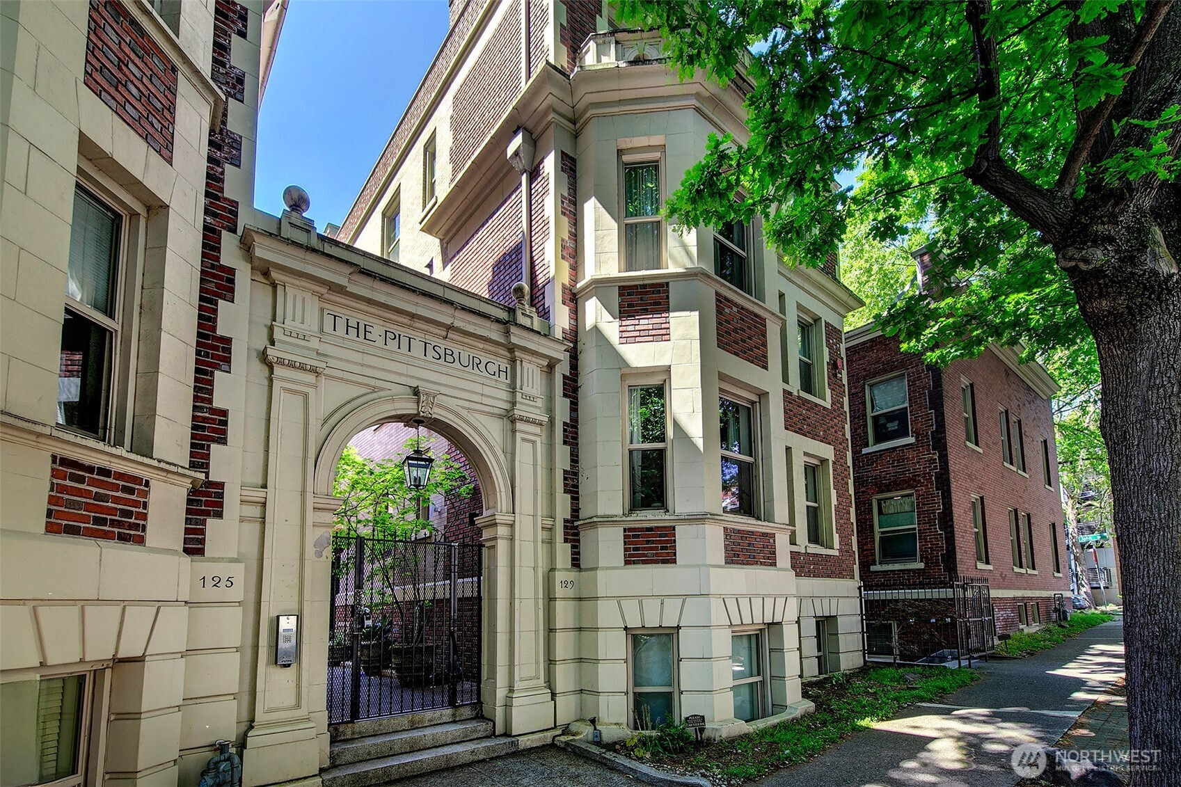125 Warren Avenue N, Seattle, WA 98109