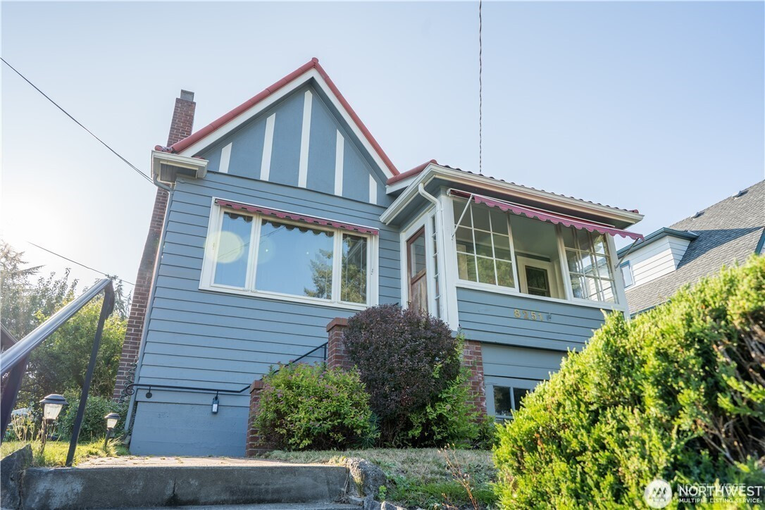 8251 17th Avenue NE, Seattle, WA 98115