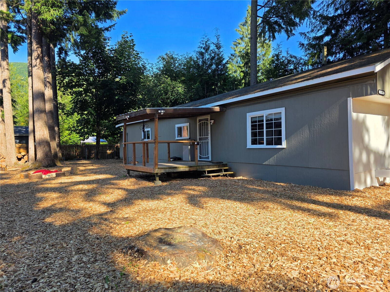 8397 Golden Valley Blvd, Maple Falls, WA 98266