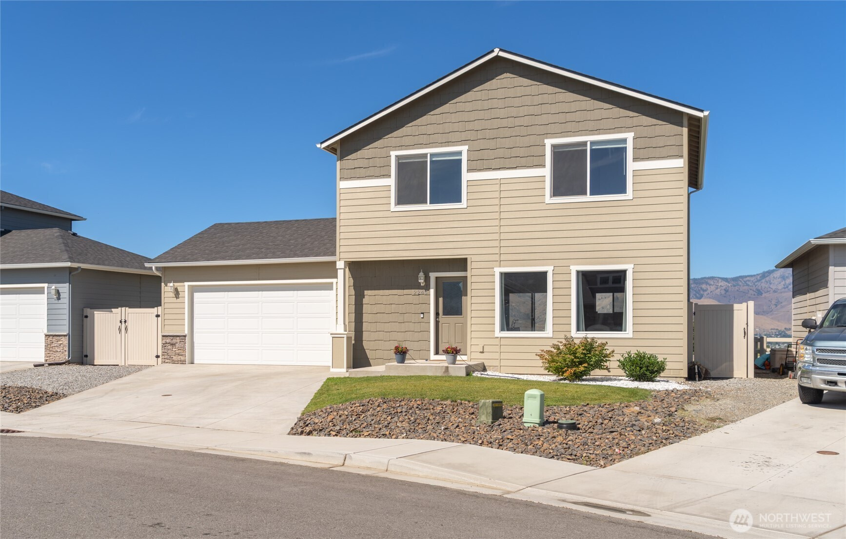 2243 S Mystical Loop, East Wenatchee, WA 98802