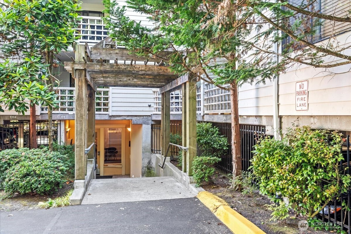 700 N 160th Street, Shoreline, WA 98133