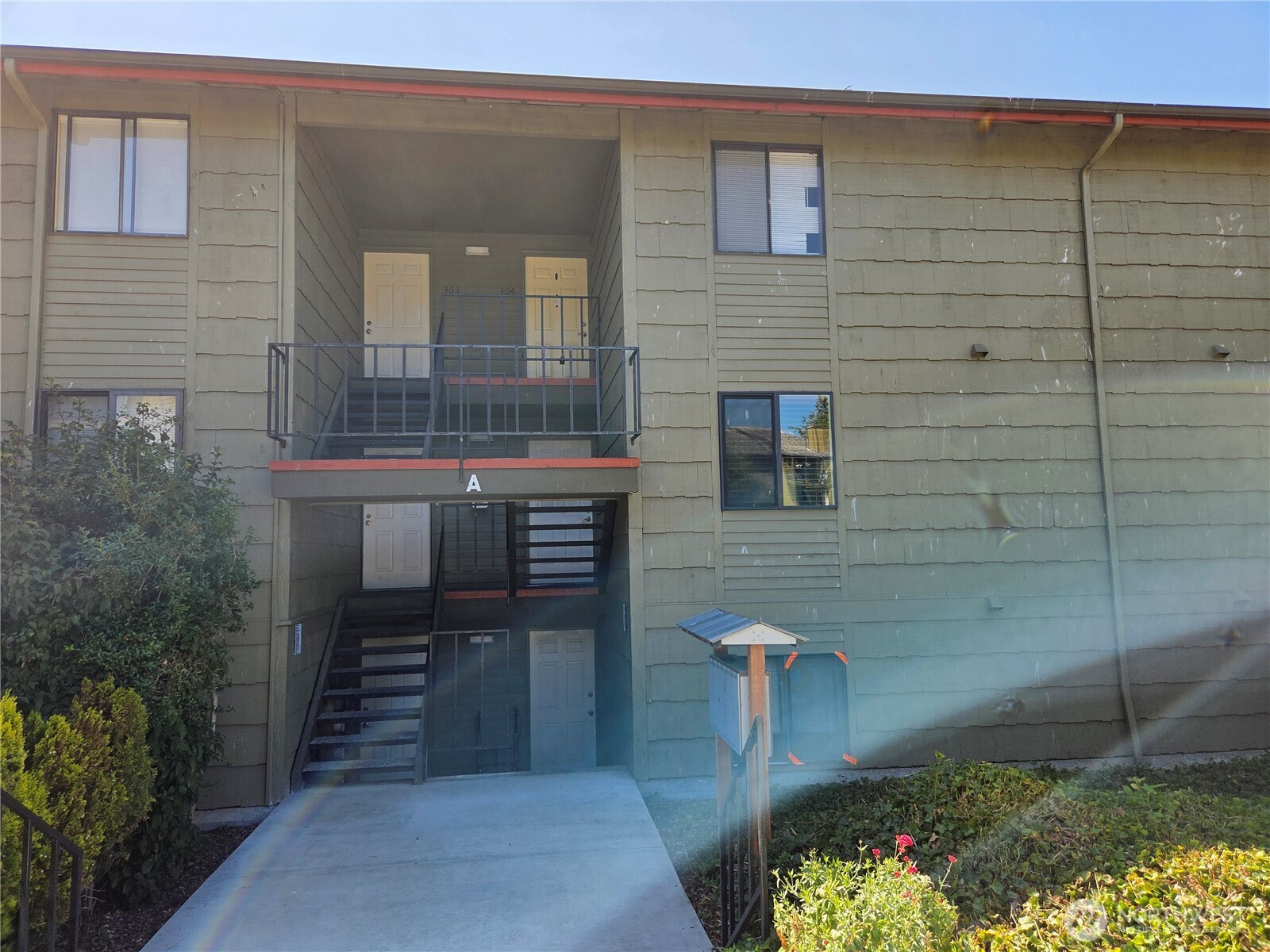 270 SE Barrington Drive, Oak Harbor, WA 98277
