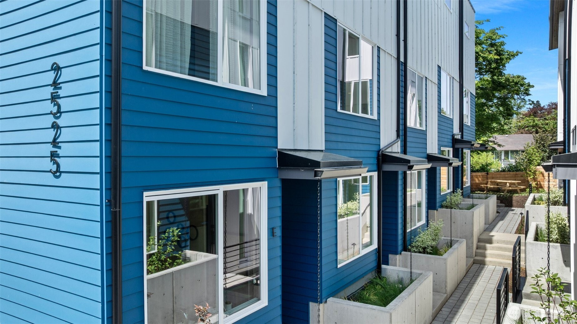 2525 29th Avenue S, Seattle, WA 98144
