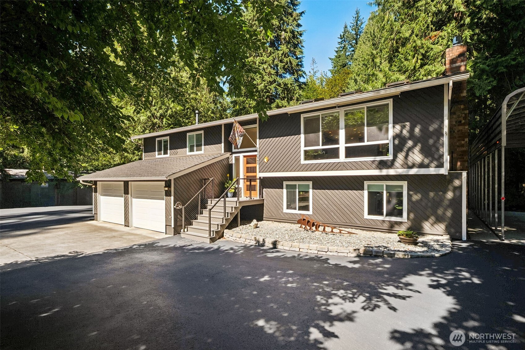 25260 SE Mirrormont Way, Issaquah, WA 98027