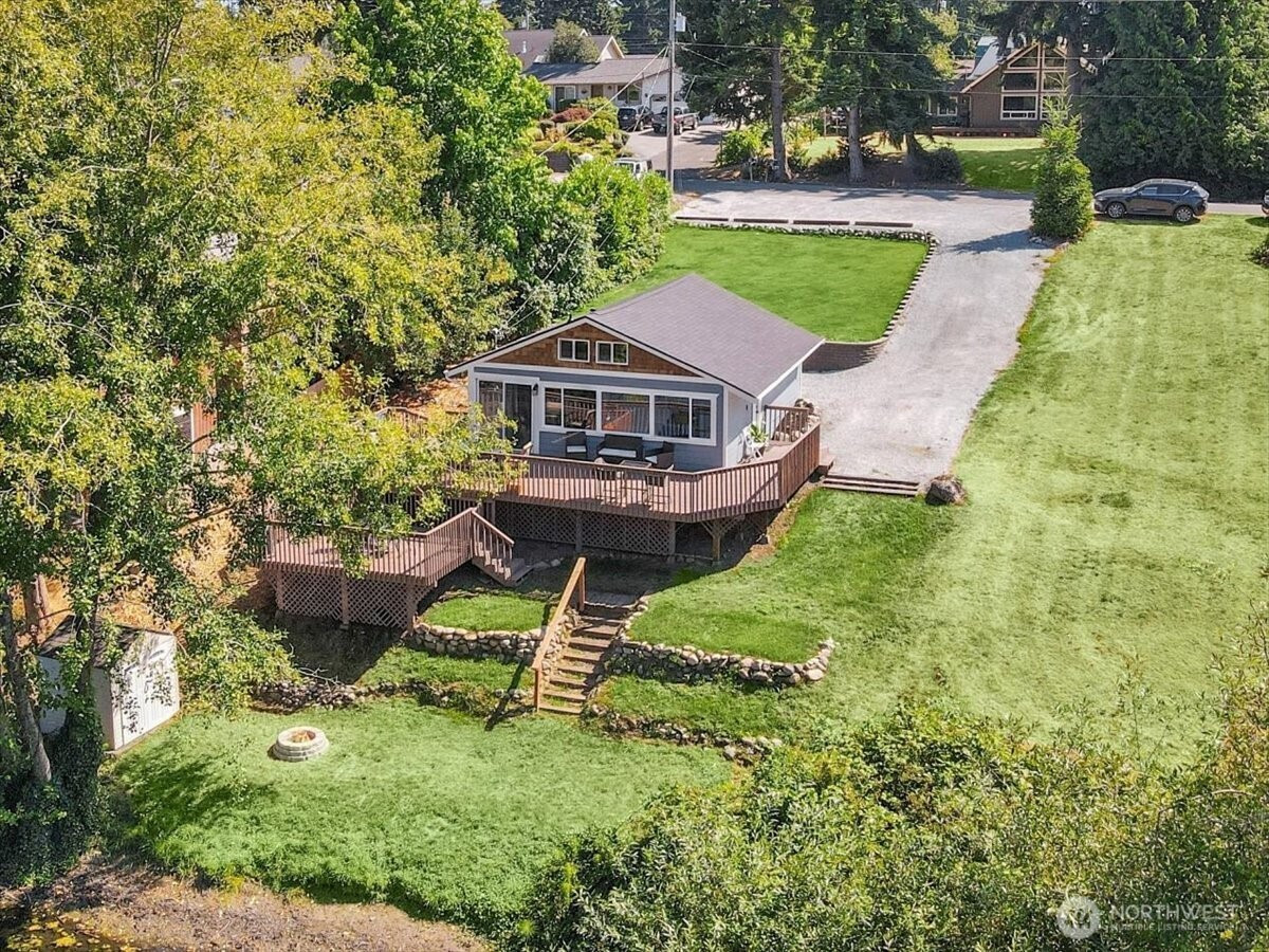 271 Lochwood Drive, Camano Island, WA 98282