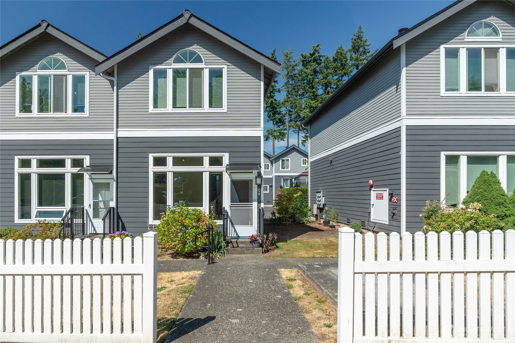 16424 Spruce Way, Lynnwood, WA 98037