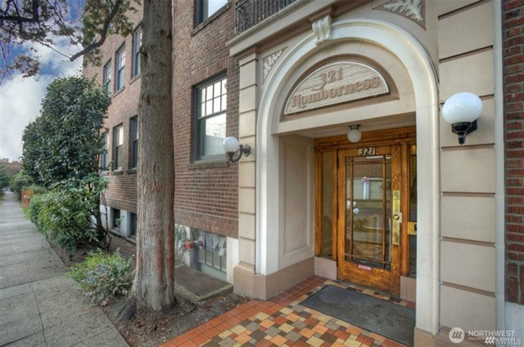 321 Boylston Avenue E, Seattle, WA 98102
