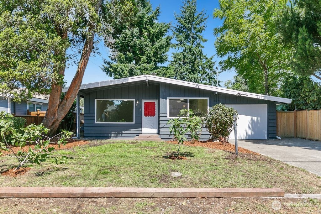 318 S 108th Place, Seattle, WA 98168