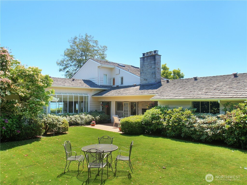 5715 63rd Avenue NE, Seattle, WA 98105