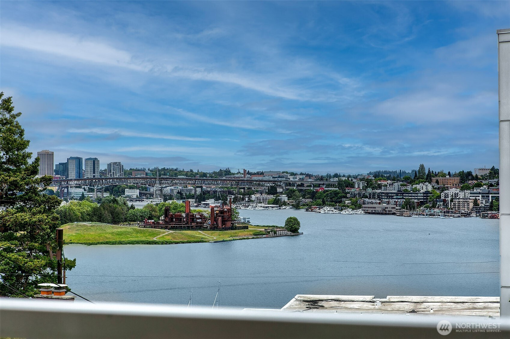2432 Dexter Avenue N, Seattle, WA 98109