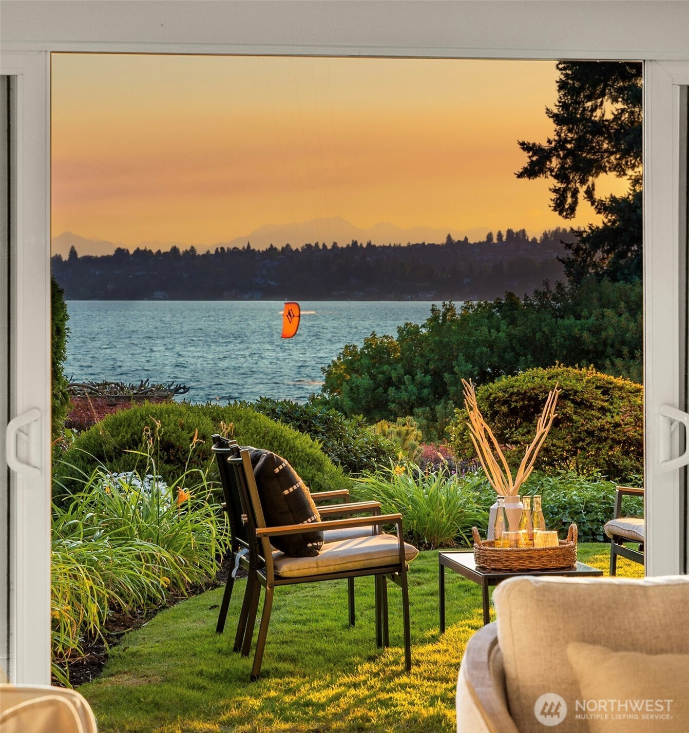 6620 Lake Washington Boulevard NE, Kirkland, WA 98033