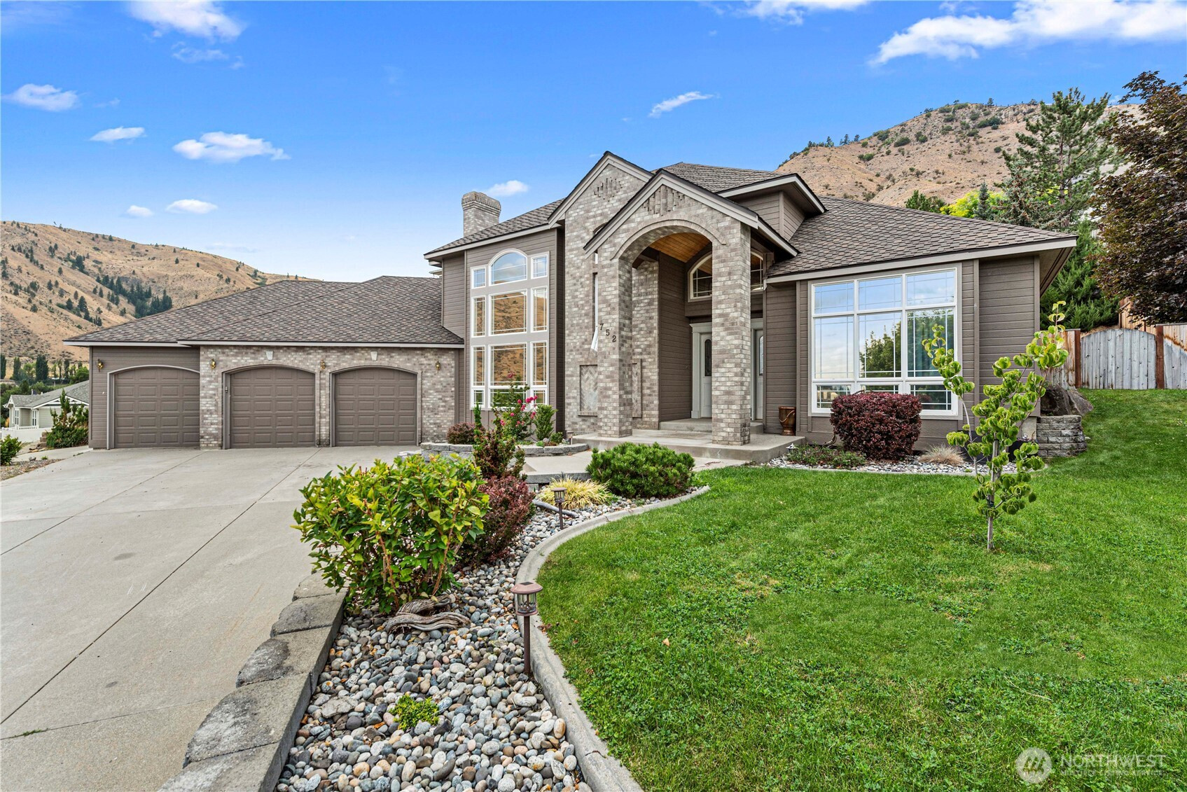 752 Castle Heights Drive, Wenatchee, WA 98801