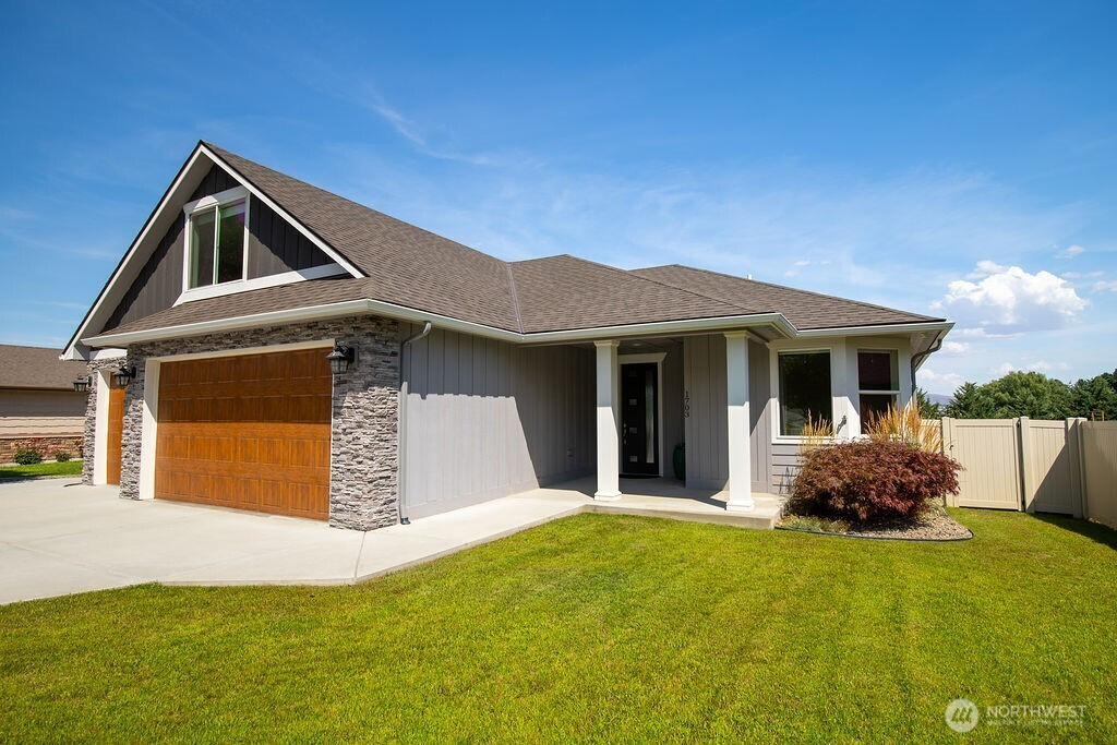 1703 Brambling Brae Lane, Wenatchee, WA 98801