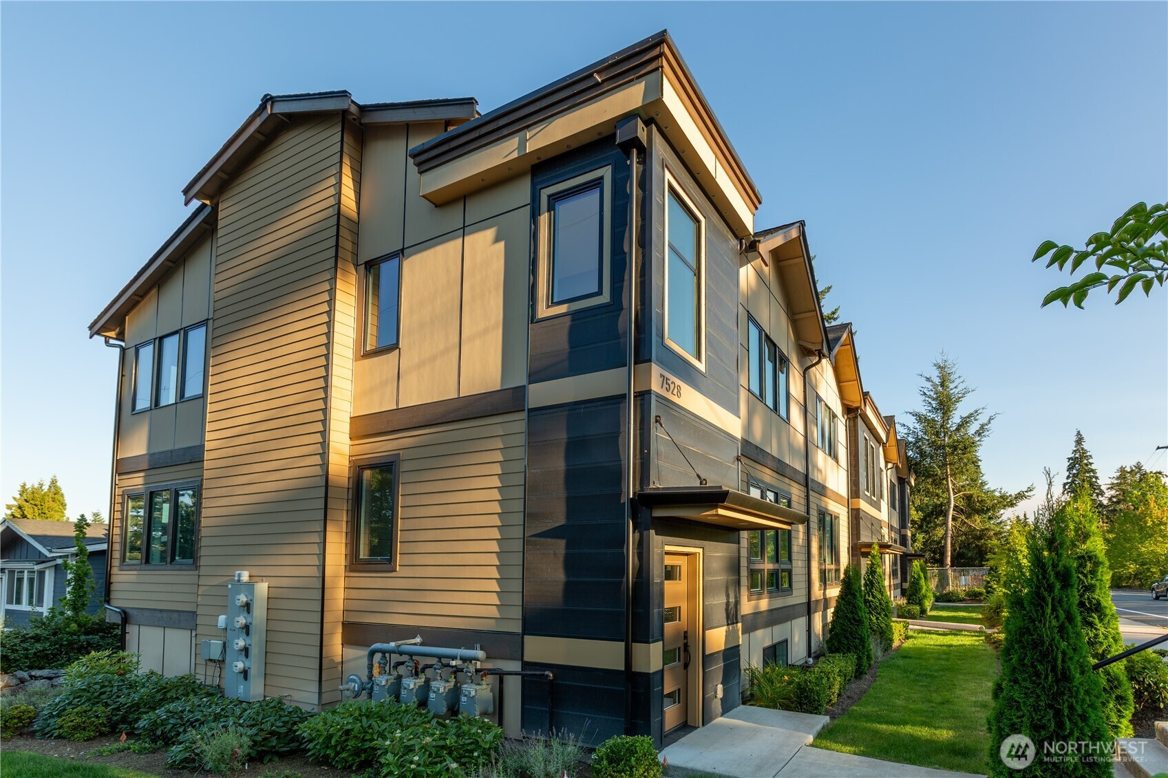 7528 215th Street SW, Edmonds, WA 98026