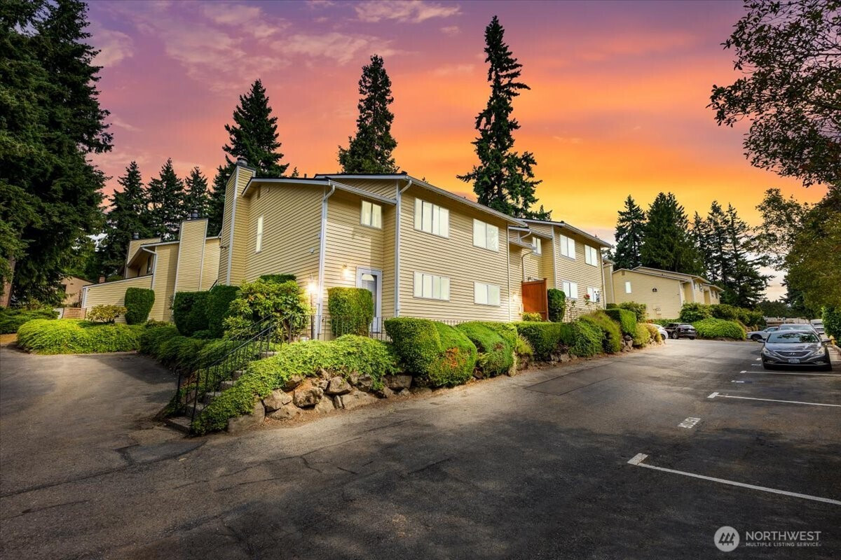 12024 101st Avenue NE, Kirkland, WA 98034