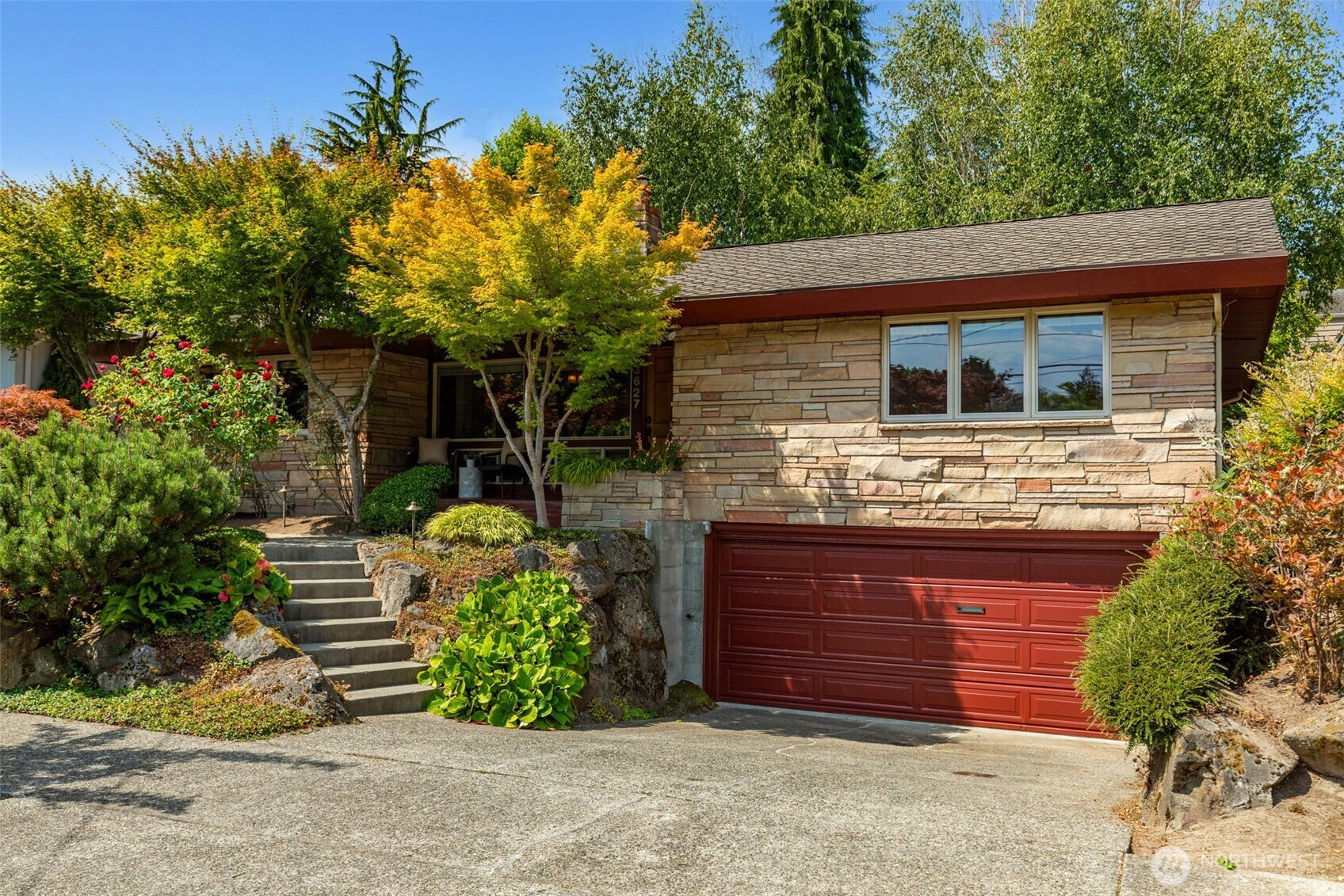 3627 Arapahoe Place W, Seattle, WA 98199
