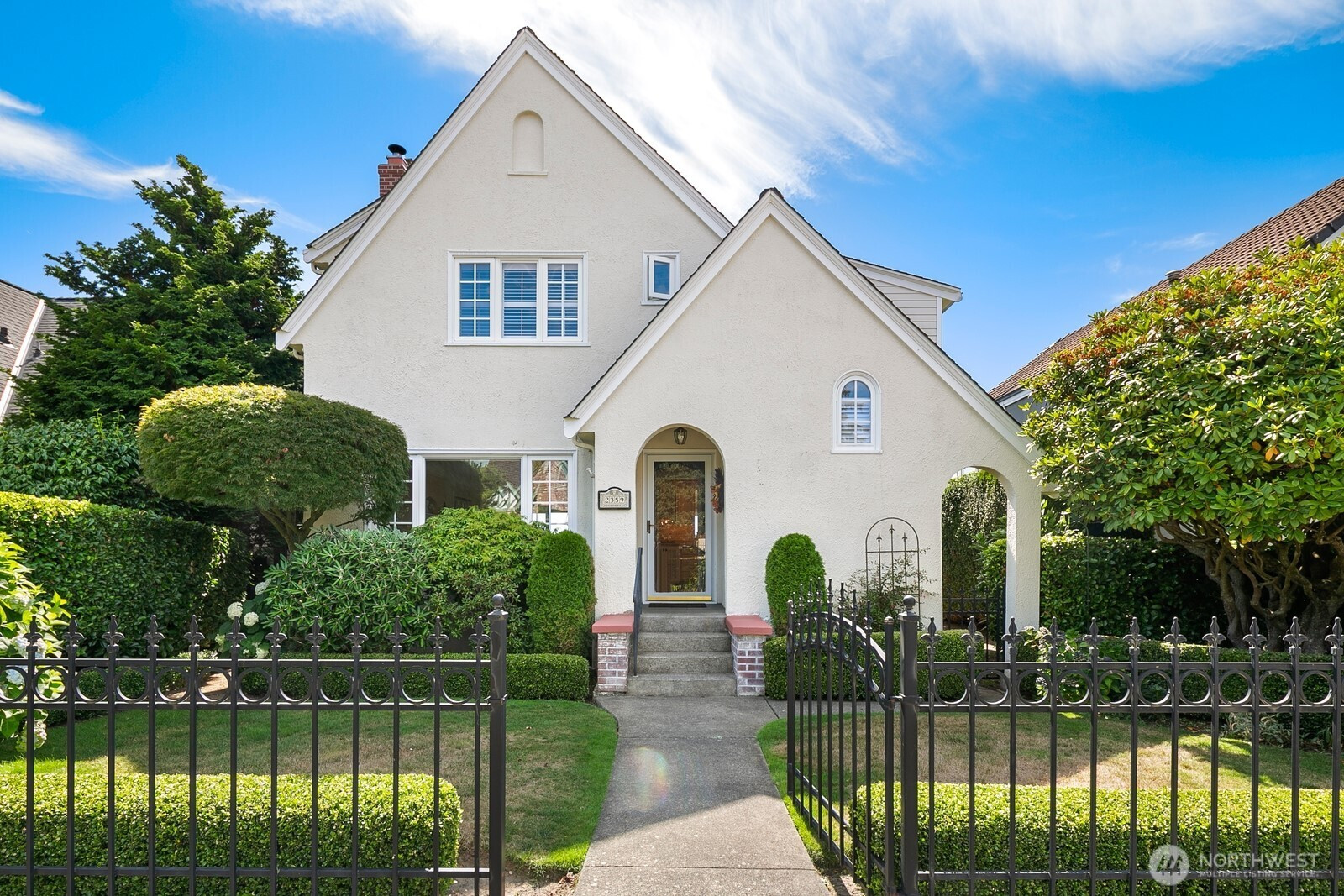 2359 Rosemont Place W, Seattle, WA 98199