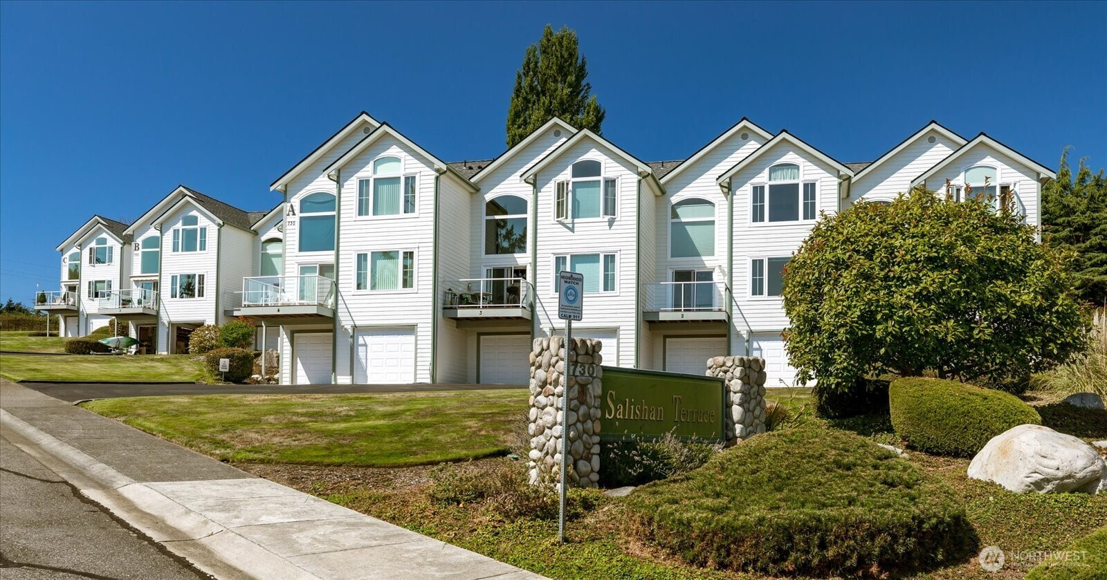 730 SW 19th Court, Oak Harbor, WA 98277