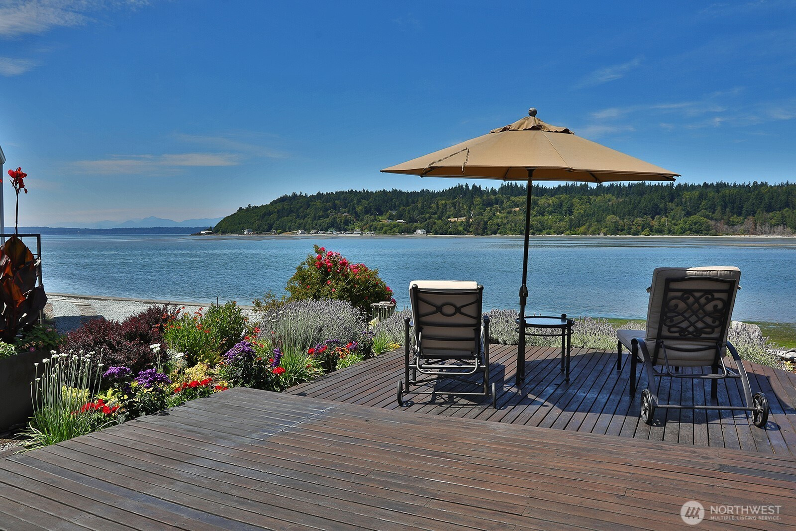 8074 Sandy Hook Drive, Clinton, WA 98236