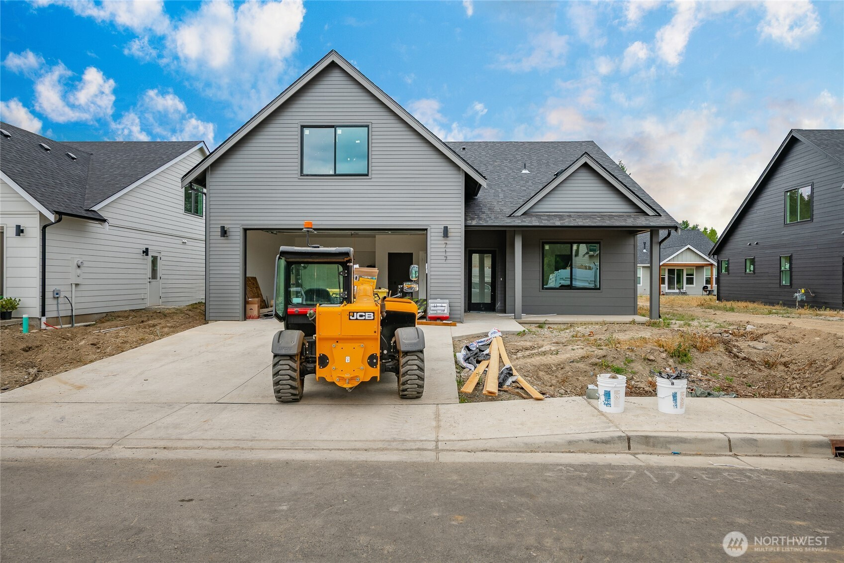 717 E 5th Street, Nooksack, WA 98276