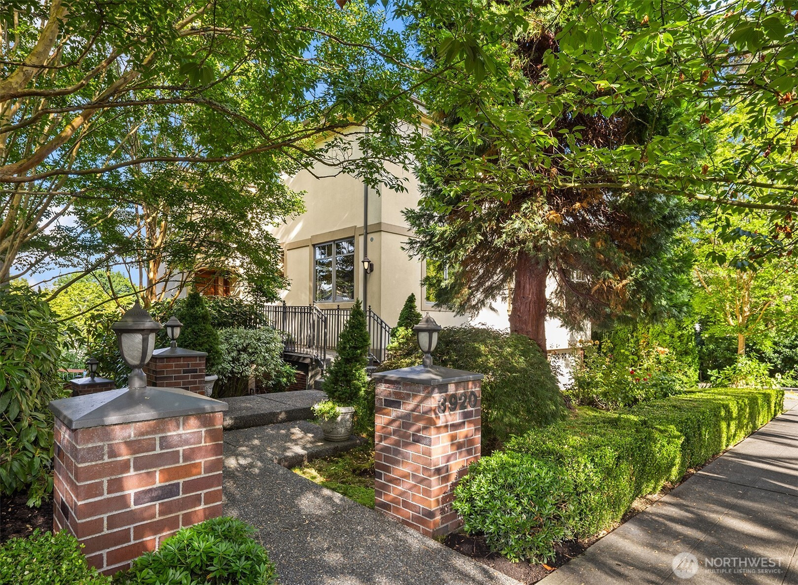 3920 50th Avenue NE, Seattle, WA 98105