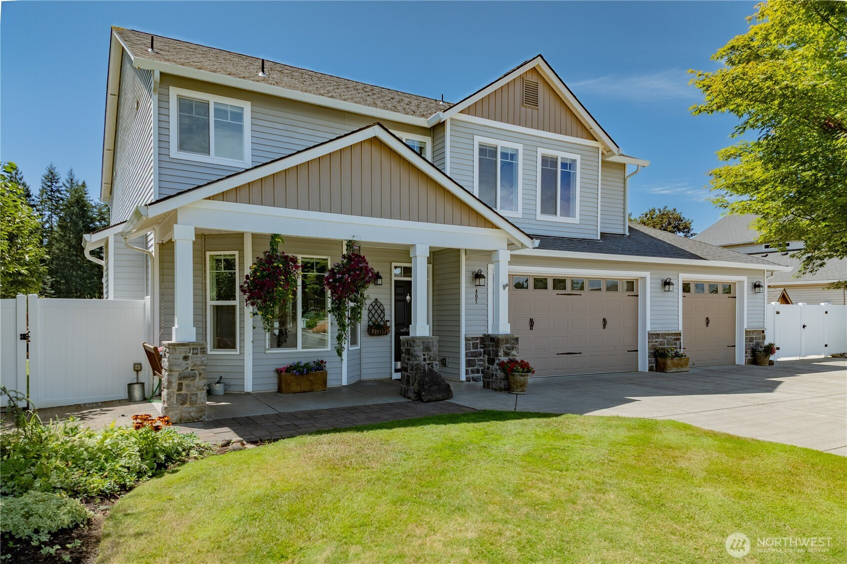405 E OAK Street, Yacolt, WA 98675